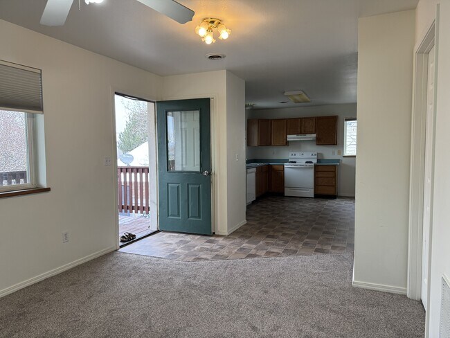 210 Show PlaceUnit C in Belgrade, MT - Building Photo - Building Photo