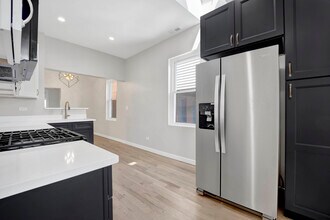2223 W Taylor St in Chicago, IL - Building Photo - Building Photo