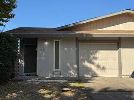 5521-5523 Missie Way in Sacramento, CA - Building Photo