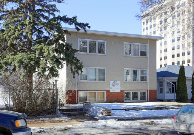 Maple Apartments in Edmonton, AB - Building Photo - Building Photo