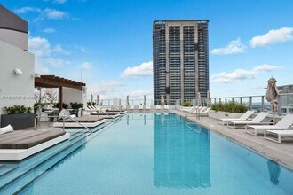 1010 Brickell Ave, Unit 1403 in Miami, FL - Building Photo - Building Photo
