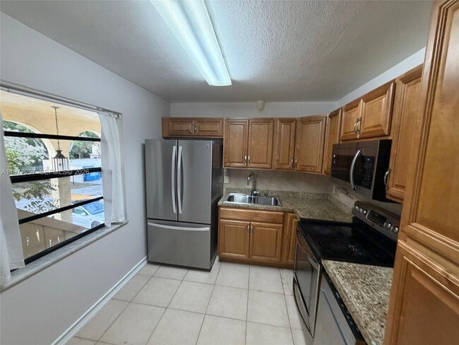 138 S Cypress Rd in Pompano Beach, FL - Building Photo - Building Photo