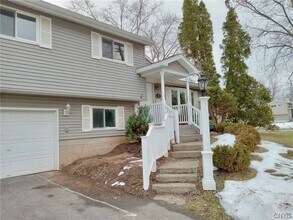 2 Ilex Ln in Liverpool, NY - Building Photo - Building Photo