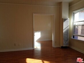 607 S Dunsmuir Ave in Los Angeles, CA - Building Photo - Building Photo