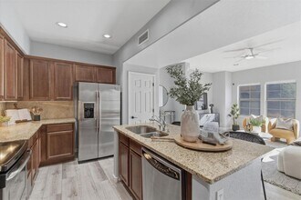 3935 E Rough Rider Rd in Phoenix, AZ - Foto de edificio - Building Photo