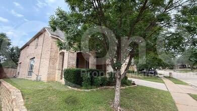 4536 Brenda Dr in Flower Mound, TX - Foto de edificio - Building Photo