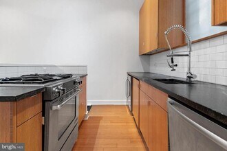 727 S 7th St in Philadelphia, PA - Building Photo - Building Photo
