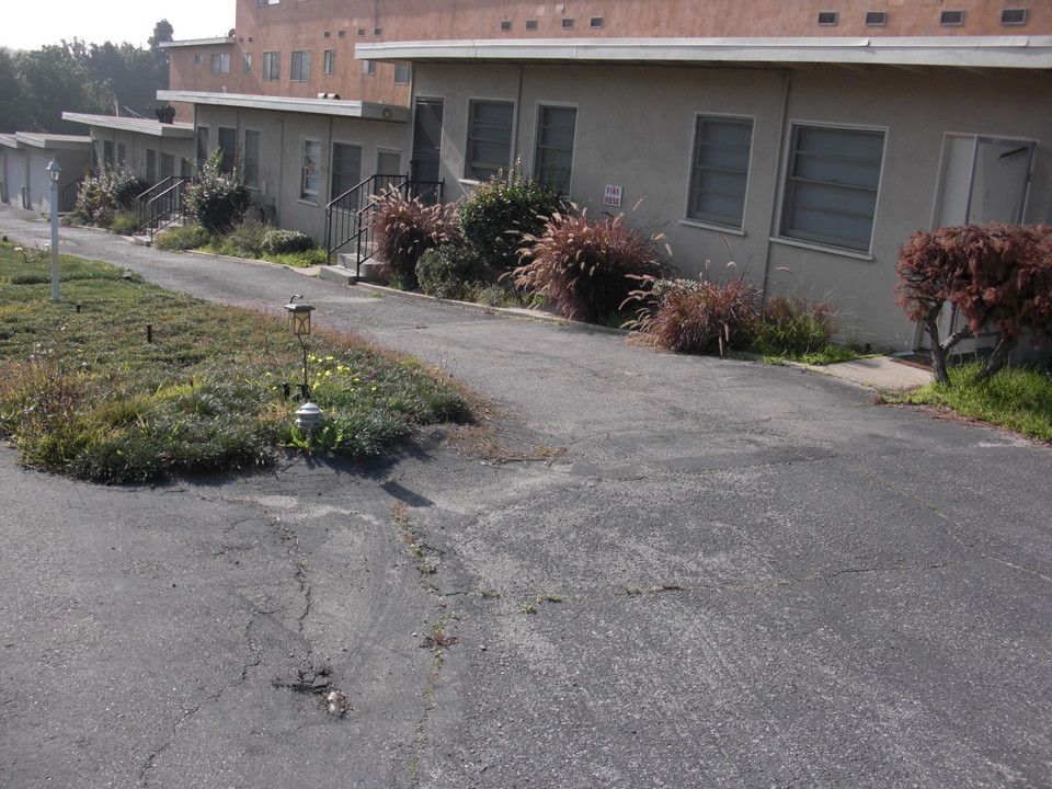 720-722 E Imperial Ave in El Segundo, CA - Building Photo