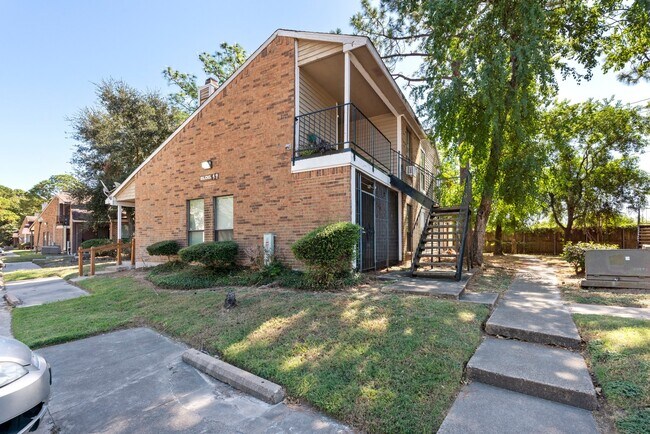 7200 W T C Jester Blvd in Houston, TX - Building Photo - Building Photo