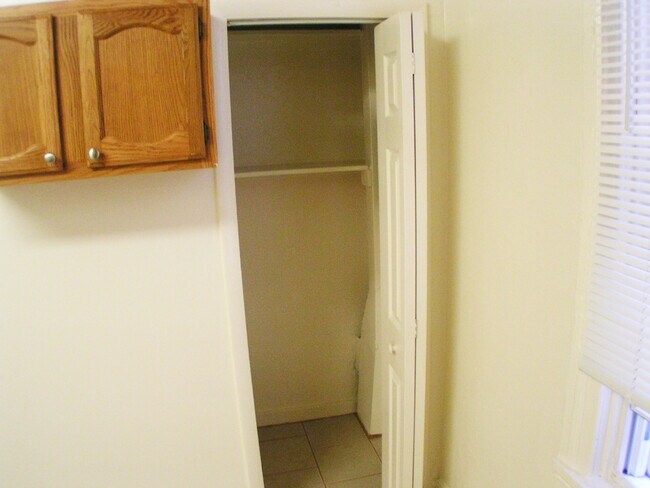 1403 Madison Ave in Baltimore, MD - Foto de edificio - Building Photo