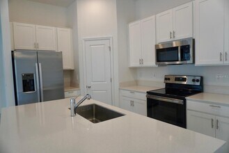 2051 Punch Bowl Ave in Davenport, FL - Foto de edificio - Building Photo