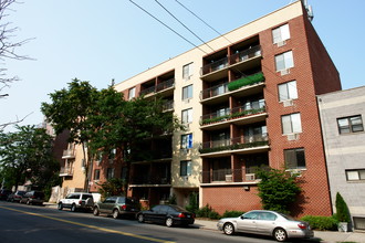 3208 Union St in Flushing, NY - Building Photo - Building Photo