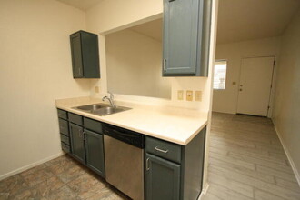 7666 E 22nd St-Unit -APT 43 in Tucson, AZ - Building Photo - Building Photo