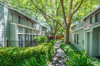Le Tournesol in Davis, CA - Foto de edificio - Building Photo