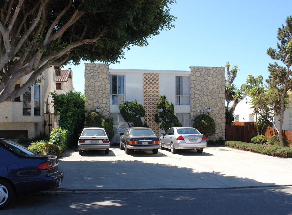 1657 Missouri St in San Diego, CA - Building Photo