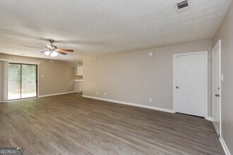 4585 Old Lake Dr in Decatur, GA - Building Photo - Building Photo