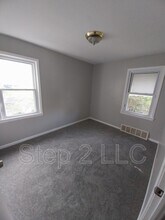5048 Claremont Blvd in Garfield Heights, OH - Foto de edificio - Building Photo