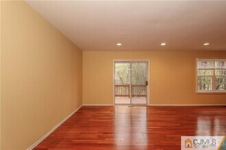 18 Snowflake Ln in Edison, NJ - Building Photo - Building Photo