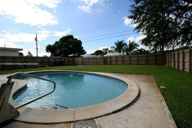 4534 Van Buren St in Hollywood, FL - Building Photo - Building Photo