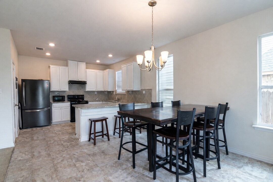 3042 Comanche Crossing in San Antonio, TX - Building Photo