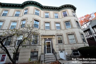 11 Saint Lukes Rd, Unit 3 in Boston, MA - Foto de edificio - Building Photo