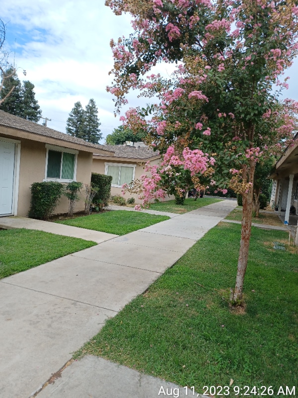 property at 204 W Dakota Ave