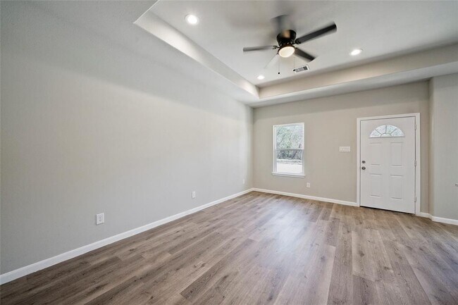 8005 Carver Rd photo'