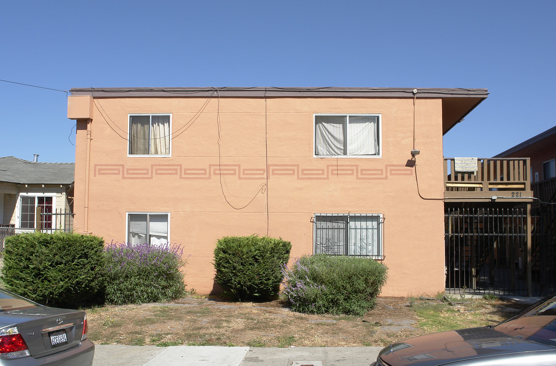 221 Grove Ave in Richmond, CA - Building Photo