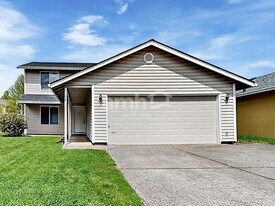 1302 NW 4th St in Battle Ground, WA - Building Photo