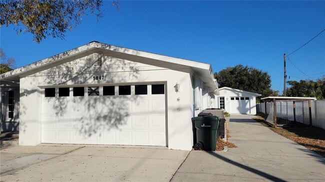 5847 Venisota Rd in Venice, FL - Building Photo - Building Photo