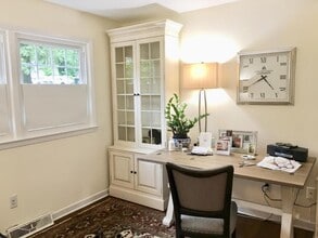 88 Heritage Hill Rd, Unit A in New Canaan, CT - Foto de edificio - Building Photo