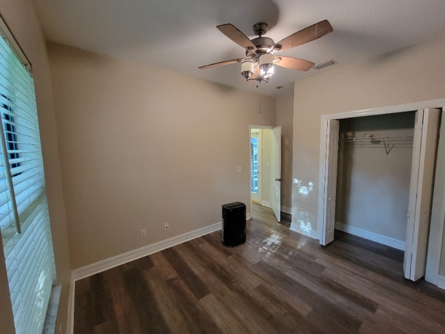 1901 E Hamilton Ave in Tampa, FL - Foto de edificio - Building Photo