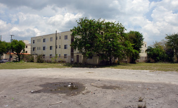 240 NW 21st St in Miami, FL - Building Photo - Building Photo