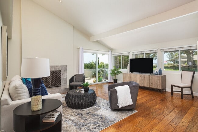 302 Esplanade in Newport Beach, CA - Building Photo - Building Photo