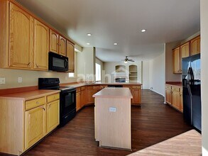 4564 MT Princeton St in Brighton, CO - Foto de edificio - Building Photo