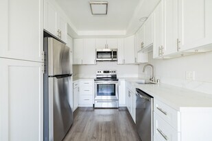 Martel Royale in Los Angeles, CA - Building Photo