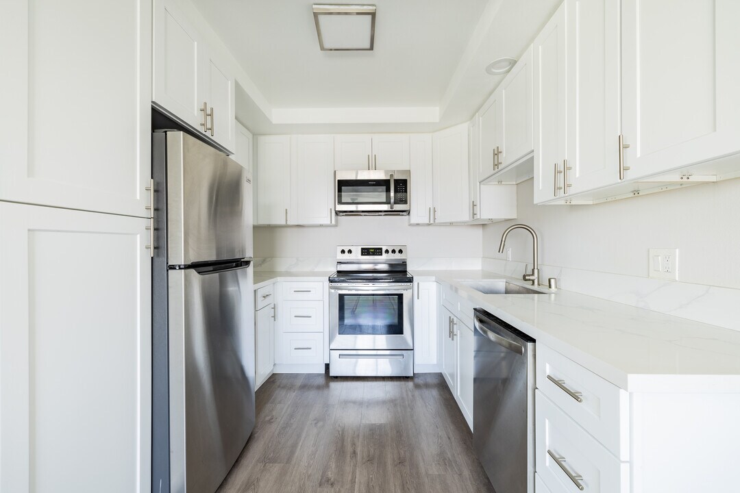 Martel Royale in Los Angeles, CA - Building Photo