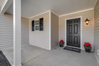 103 Blossom Ct in White House, TN - Foto de edificio - Building Photo