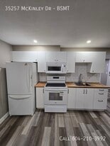 35257 McKinley Dr in Abbotsford, BC - Building Photo