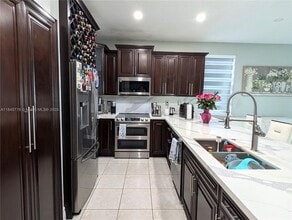 16402 SW 78th Terrace in Miami, FL - Foto de edificio - Building Photo
