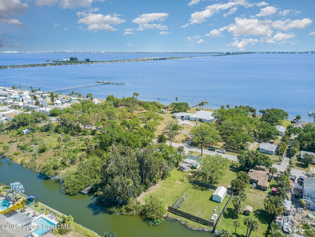 475 S Banana River Dr in Merritt Island, FL - Building Photo - Building Photo