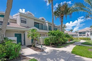 60 Emerald Woods Dr in Naples, FL - Building Photo