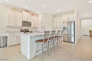 2916 Royal Gardens Ave in Ft. Myers, FL - Building Photo