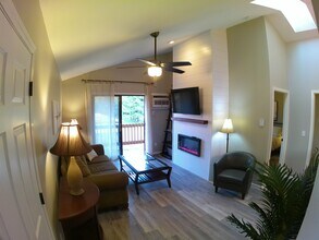 1351 W 18th Ave, Unit Wittman Place in Oshkosh, WI - Foto de edificio - Building Photo