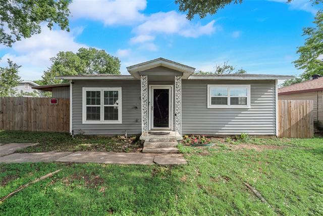 5437 David Strickland Rd in Fort Worth, TX - Building Photo