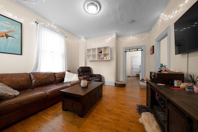 352 Norfolk St, Unit 1 in Cambridge, MA - Building Photo - Building Photo