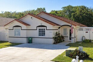 14316 SW 148th Pl in Miami, FL - Building Photo