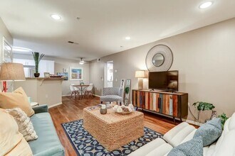 Villa Boutique Apartment Homes in Palm Springs, CA - Foto de edificio - Building Photo