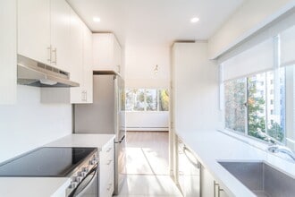 1315 Broughton St in Vancouver, BC - Building Photo - Building Photo