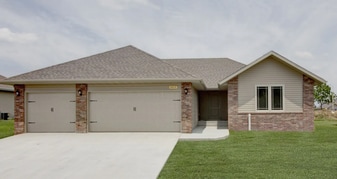 5517 Yew St W in Springfield, MO - Building Photo